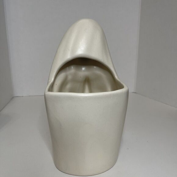 Vintage Haegar Praying Madonna Ceramic planter Made In U.S.A - Picture 5 of 14